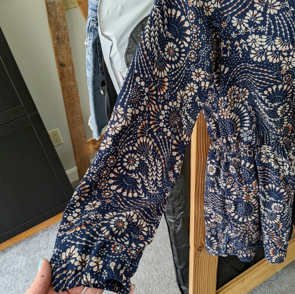 Size Large long sleeved romper - Picture 2 of 3